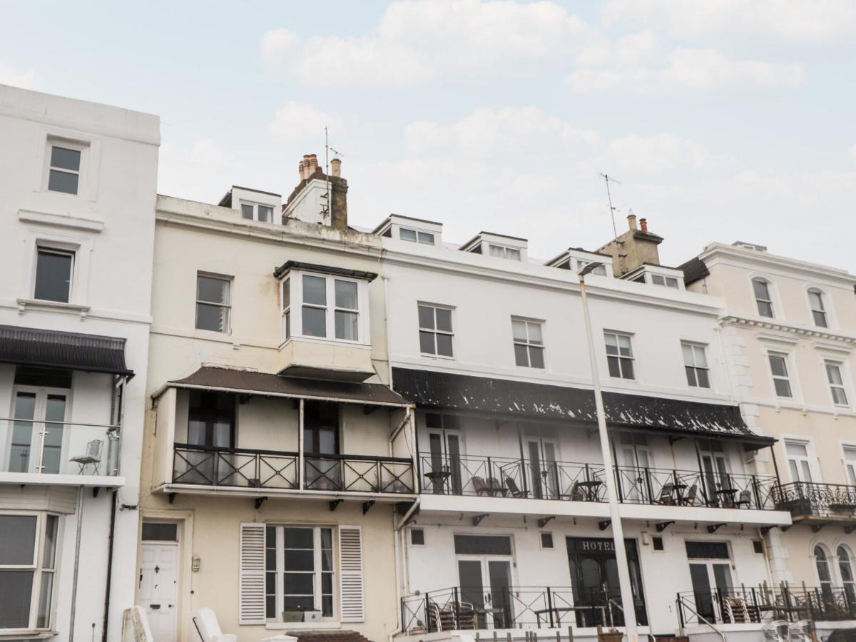 Fairlight View Apartment Folkestone Exterior photo